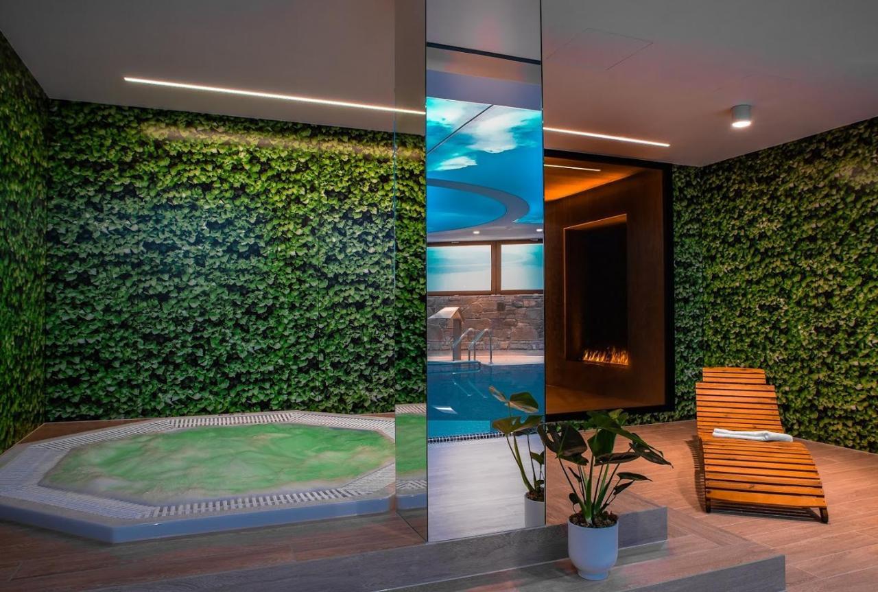 Hotel Crocus 4*