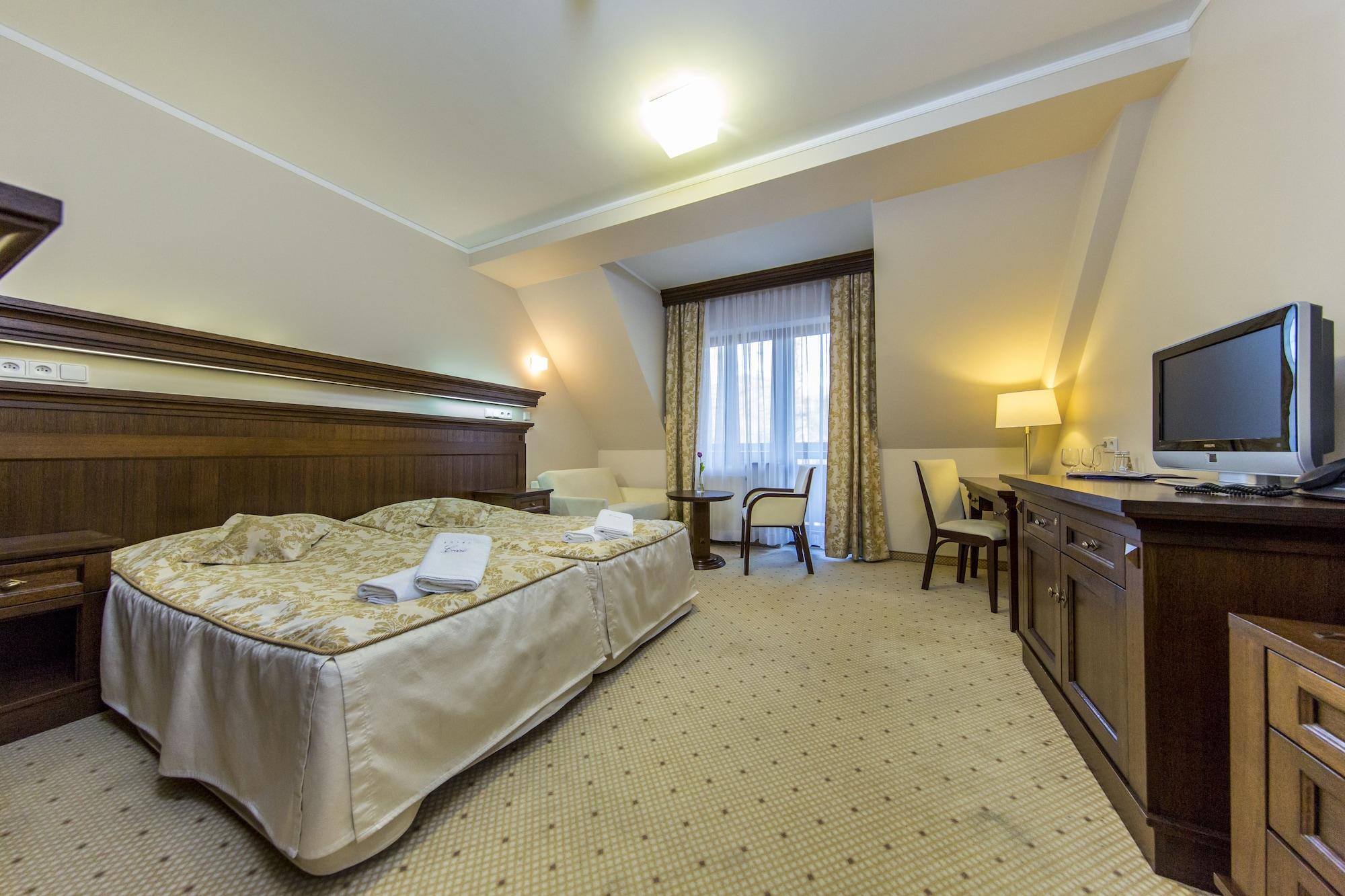 Crocus Hotel