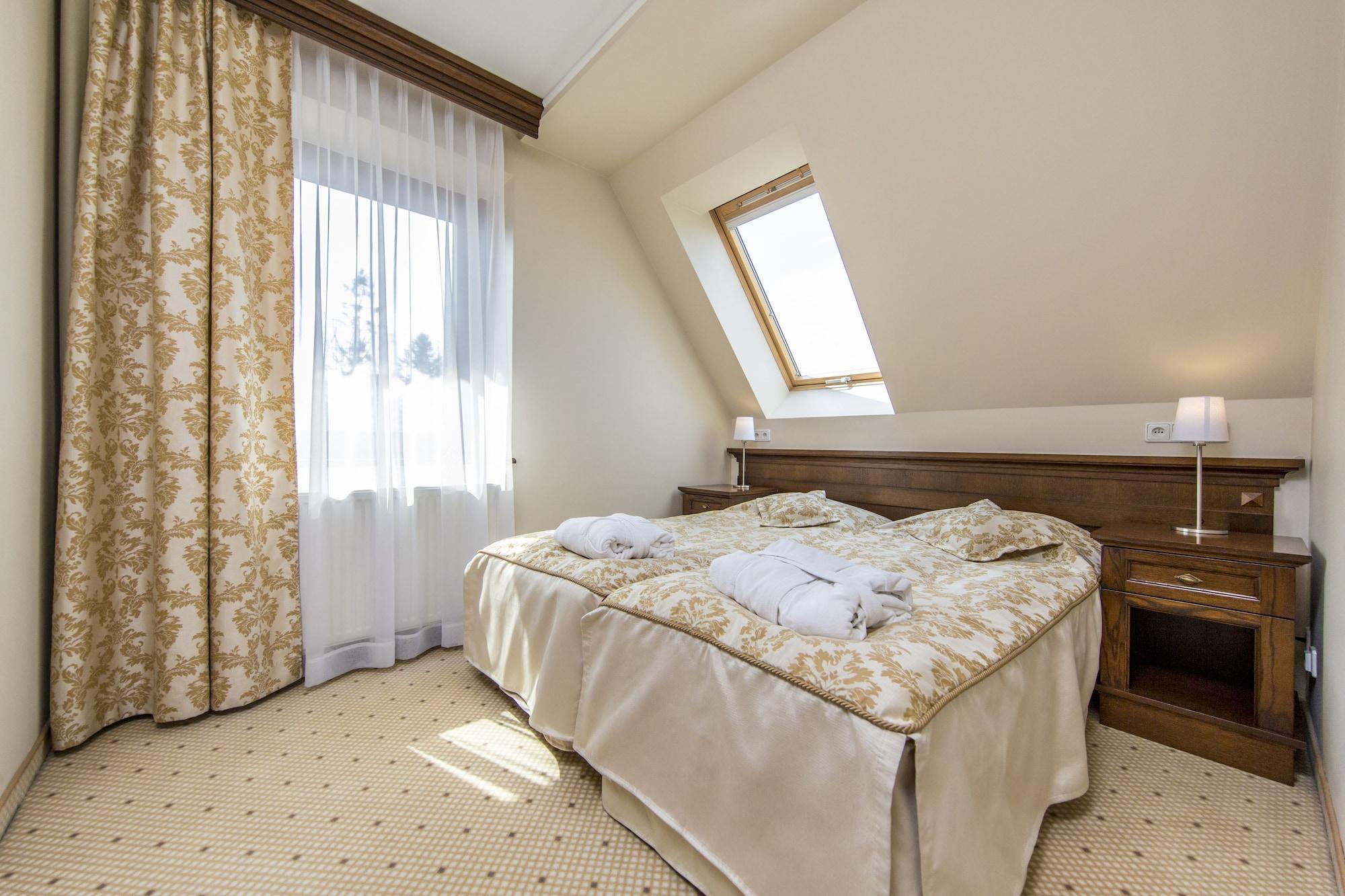 Crocus Hotel