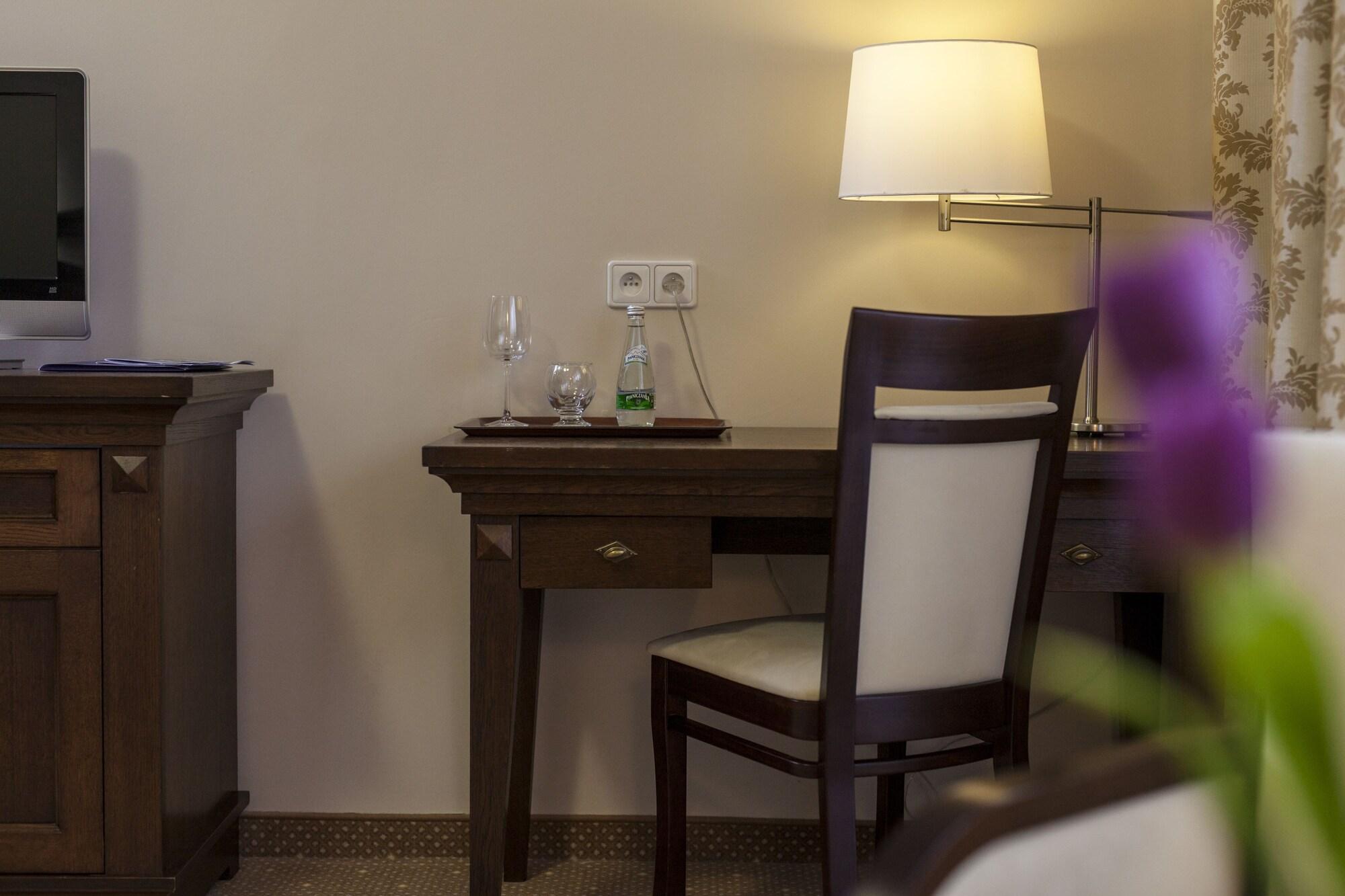 Crocus Hotel 4*