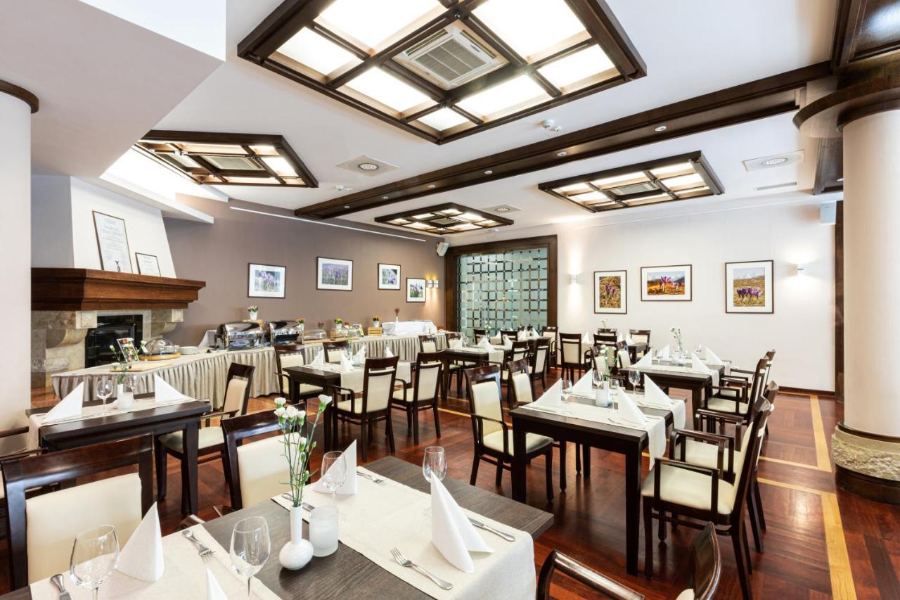 Crocus Hotel 4*
