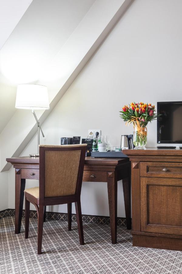 Crocus Hotel 4*