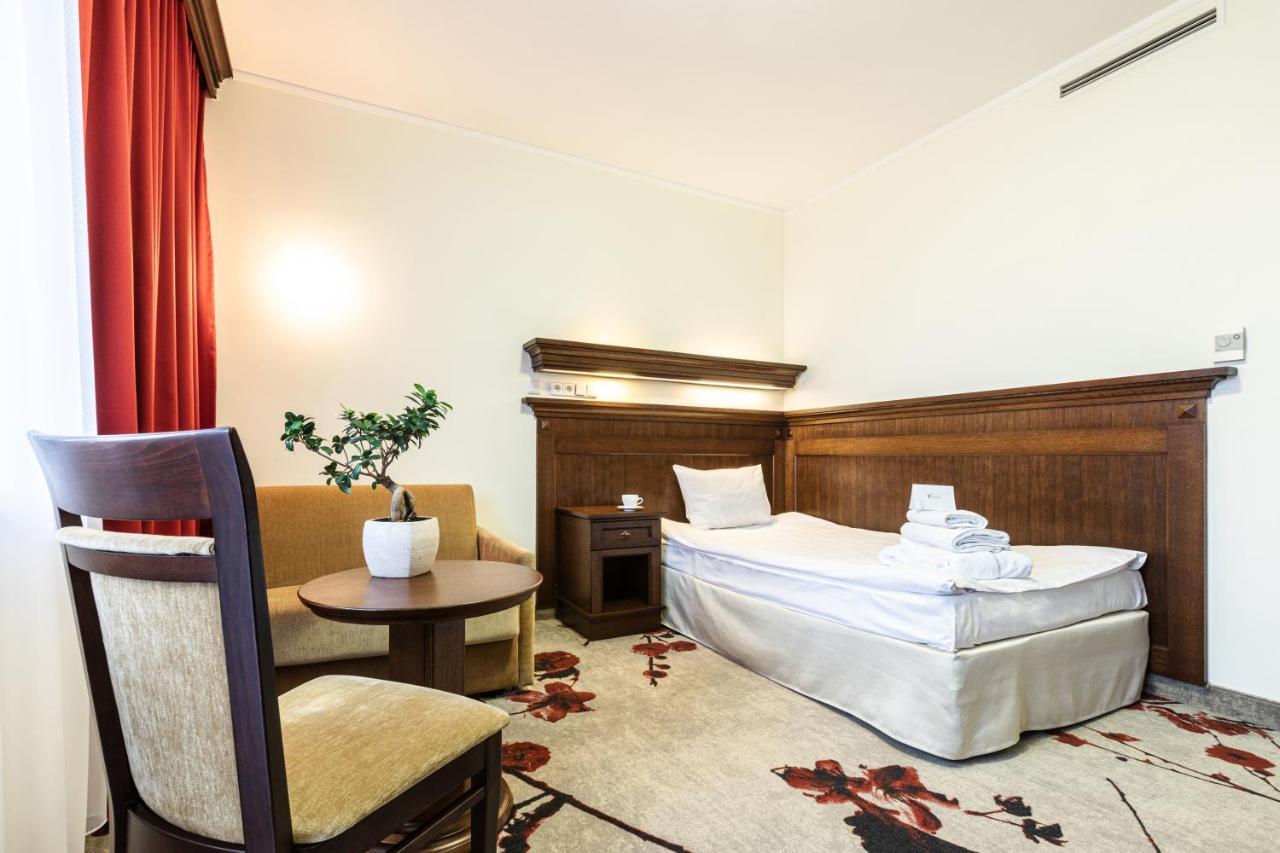 Crocus Hotel