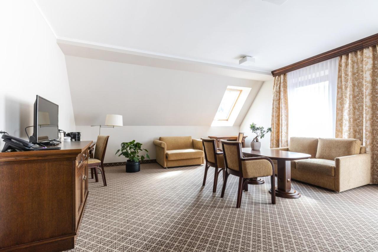 Crocus Hotel