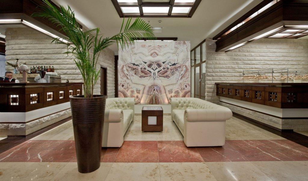 Crocus Hotel