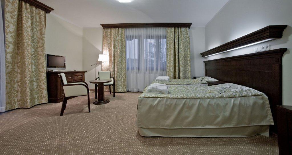 Crocus Hotel 4*