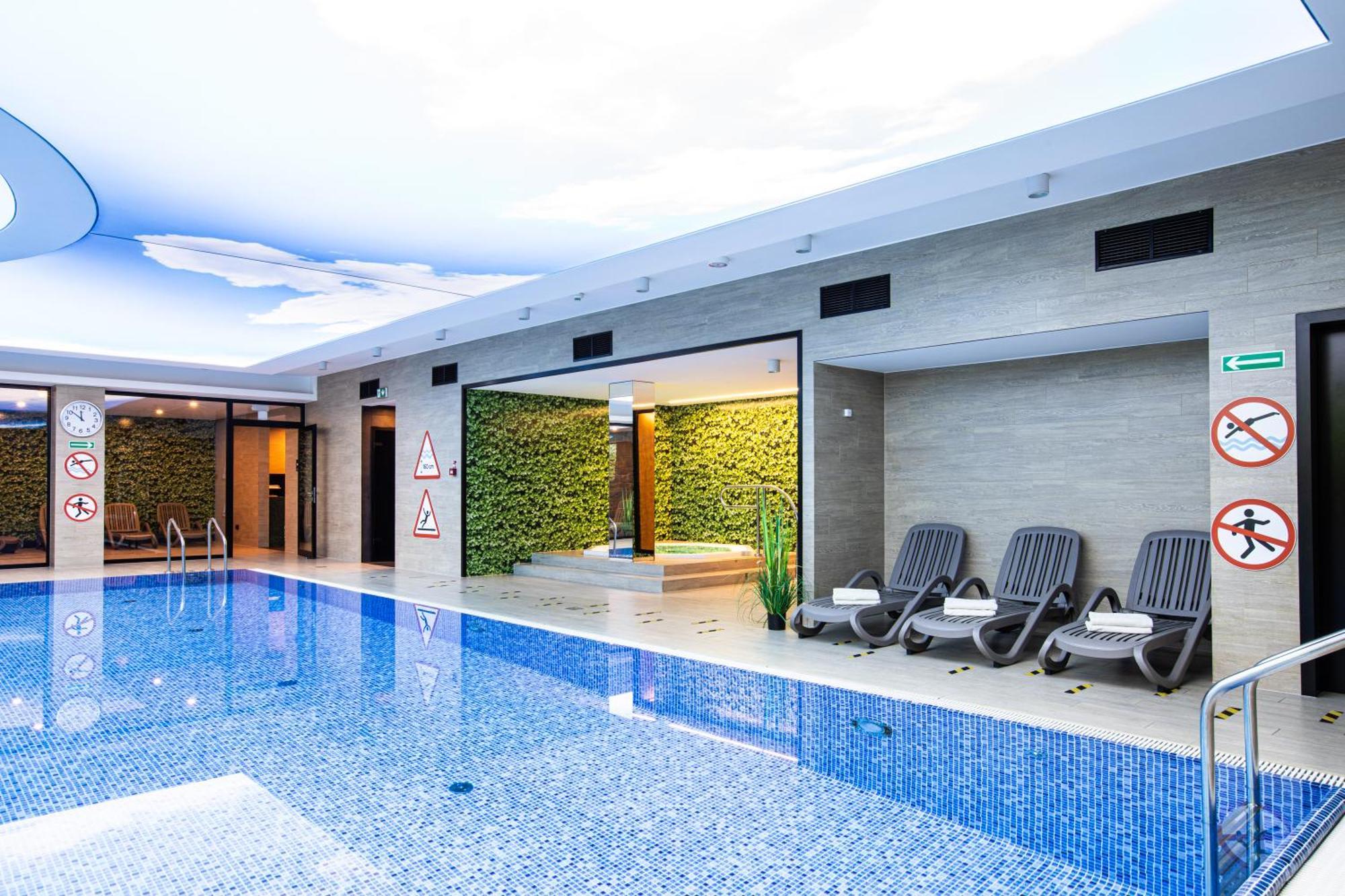 Hotel Crocus 4*